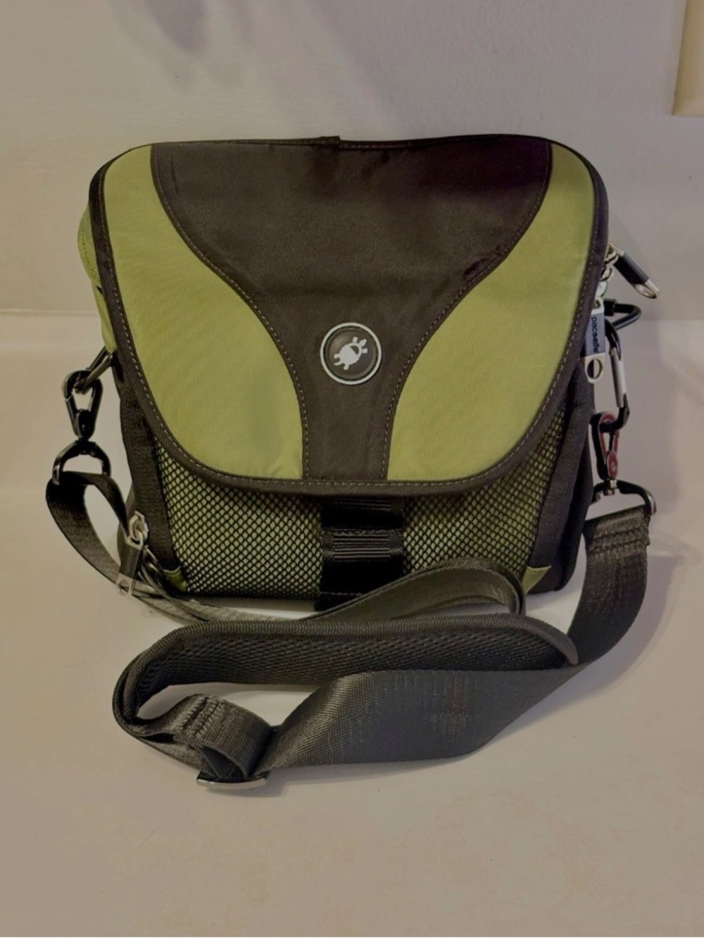 Pacsafe Camera Shoulder Bag Camsafe Olive Green w/ Exomesh PD000 Anti-Theft Gear